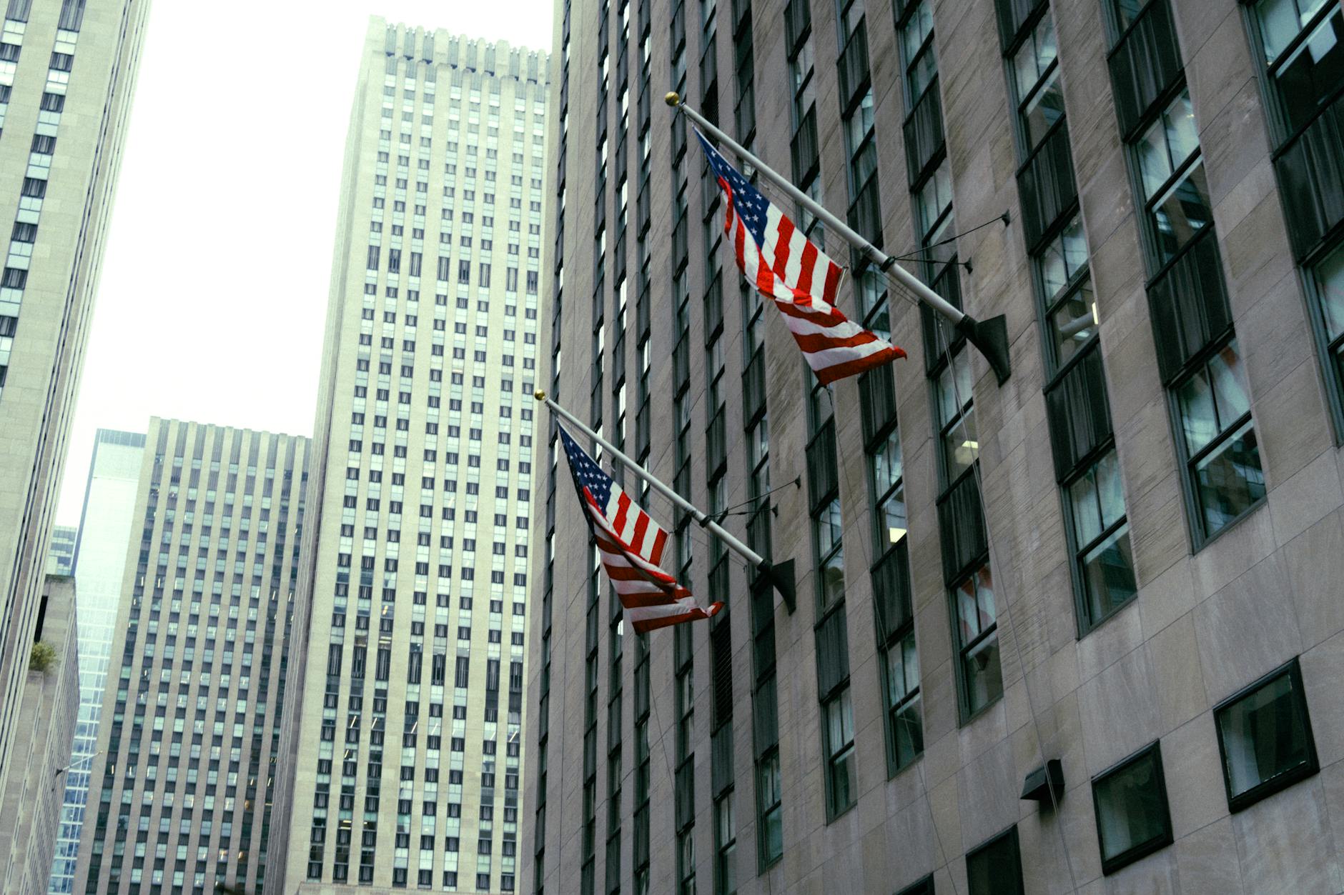Wall Street Sees Recession Risk Fading in 2026, but 2027 Warns