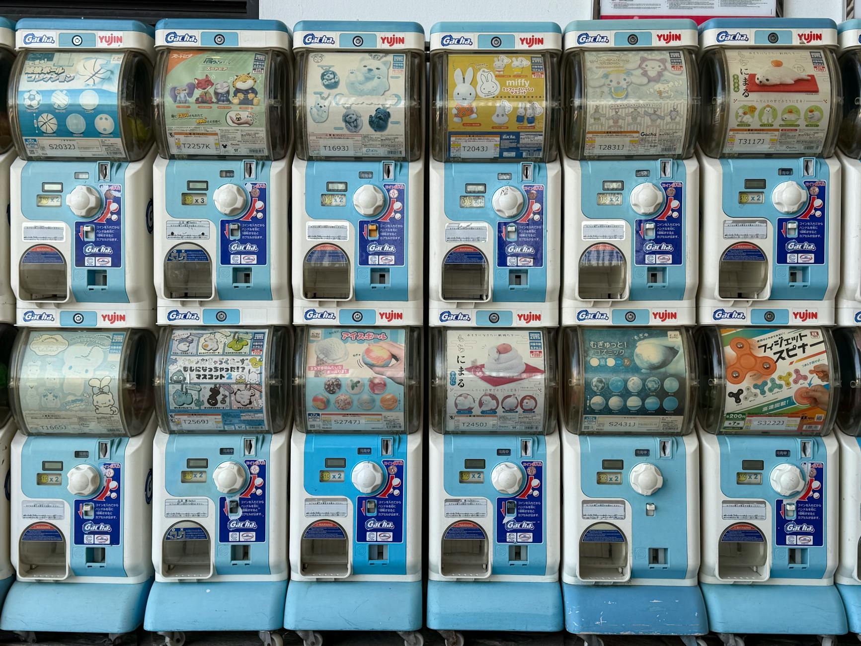 Want Start Vending Machine Biz? Save Cash, Not Debt
