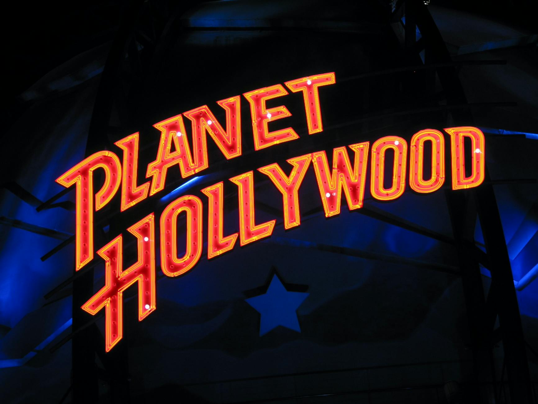 Warner/Paramount Sets Hollywood Shrink: Big Four Emerges
