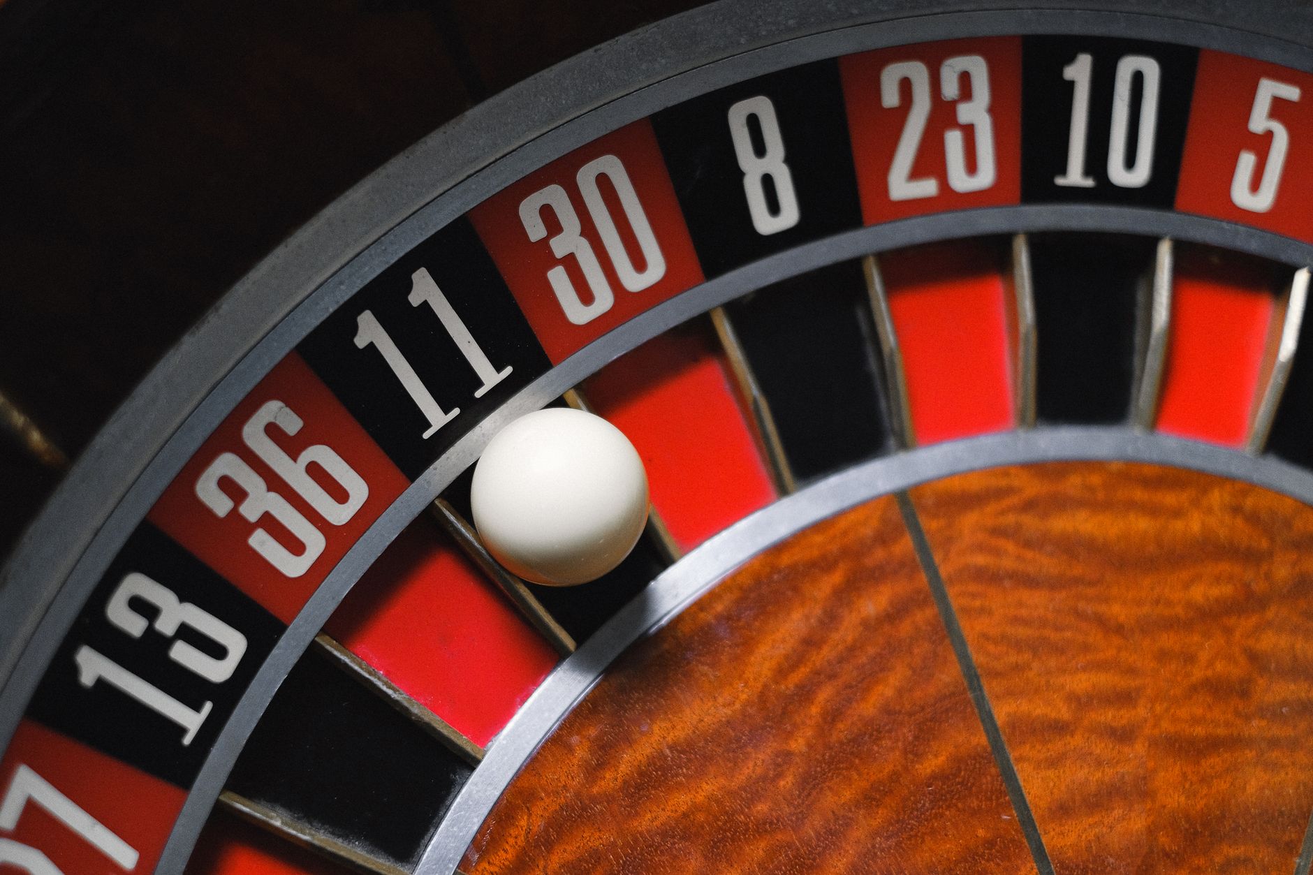 World Bettors Losing Millions on Polymarket Safe Bets