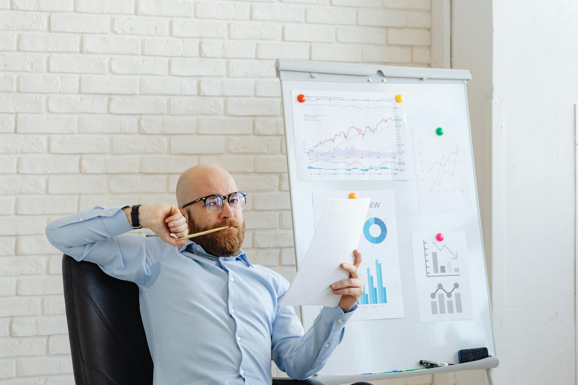 XYLD Pays Monthly Income, Yet Hidden Costs Linger On