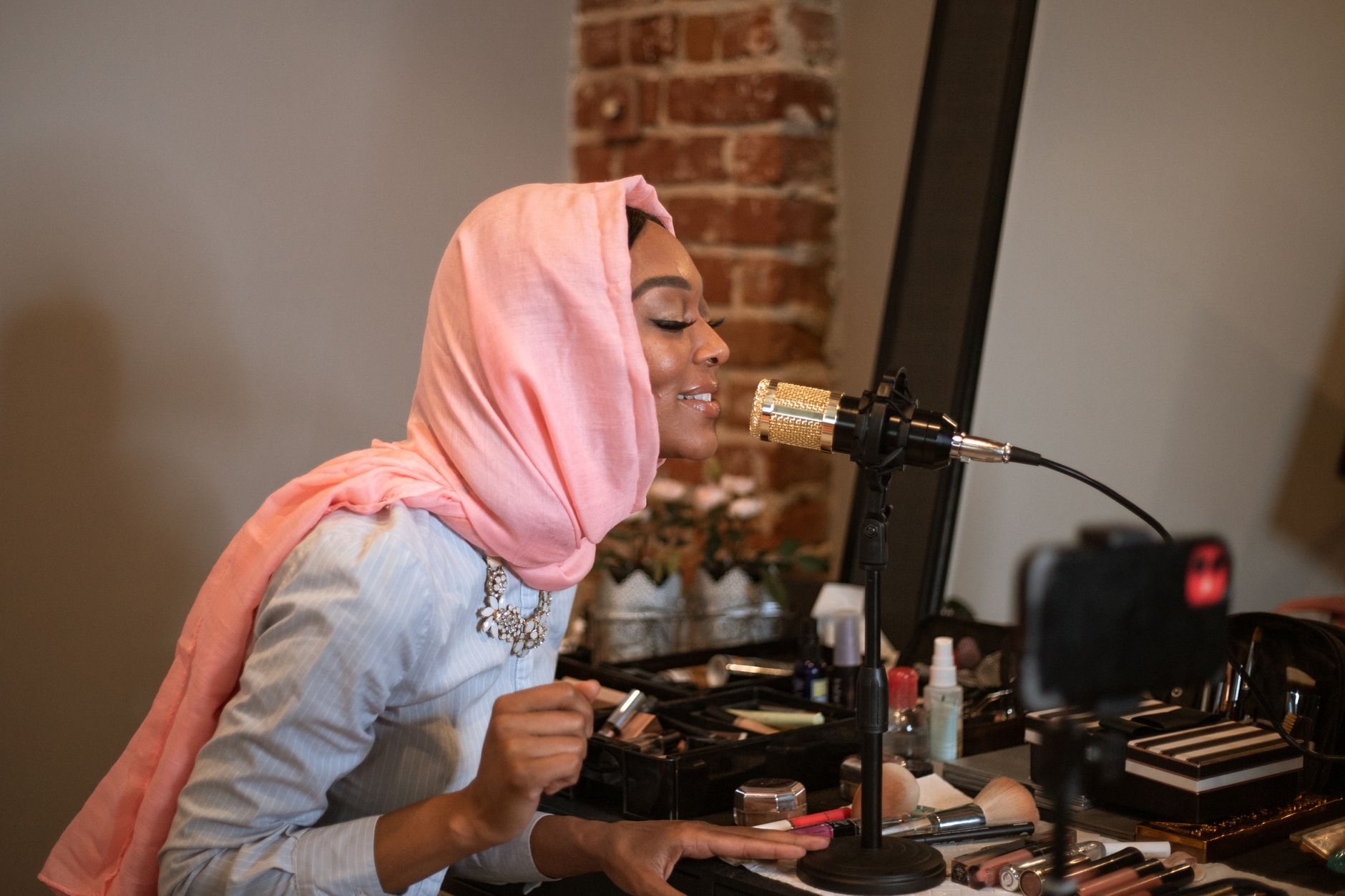 YouTube Influencers Talked Into a Travel Card, Then Regret