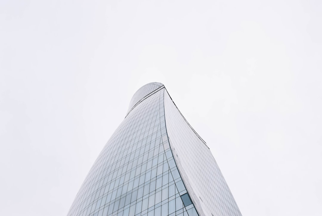 A Real-World Example: How a Thoughtful Investor Might Respond