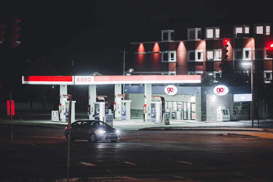 How Movements in Oil Reach Your Gas Pump