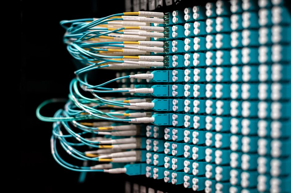 Qualcomm: Automotive Win, Data Center Push