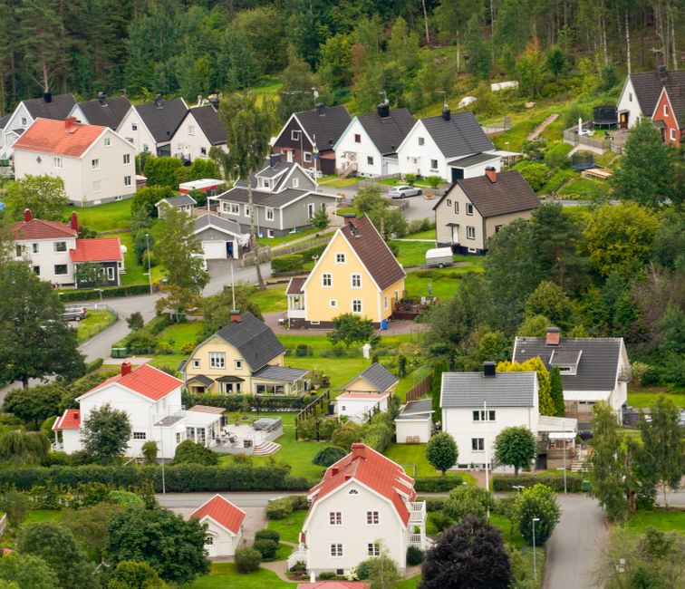 Nearby Economy: Jobs, Housing and Public Services Under the Microscope