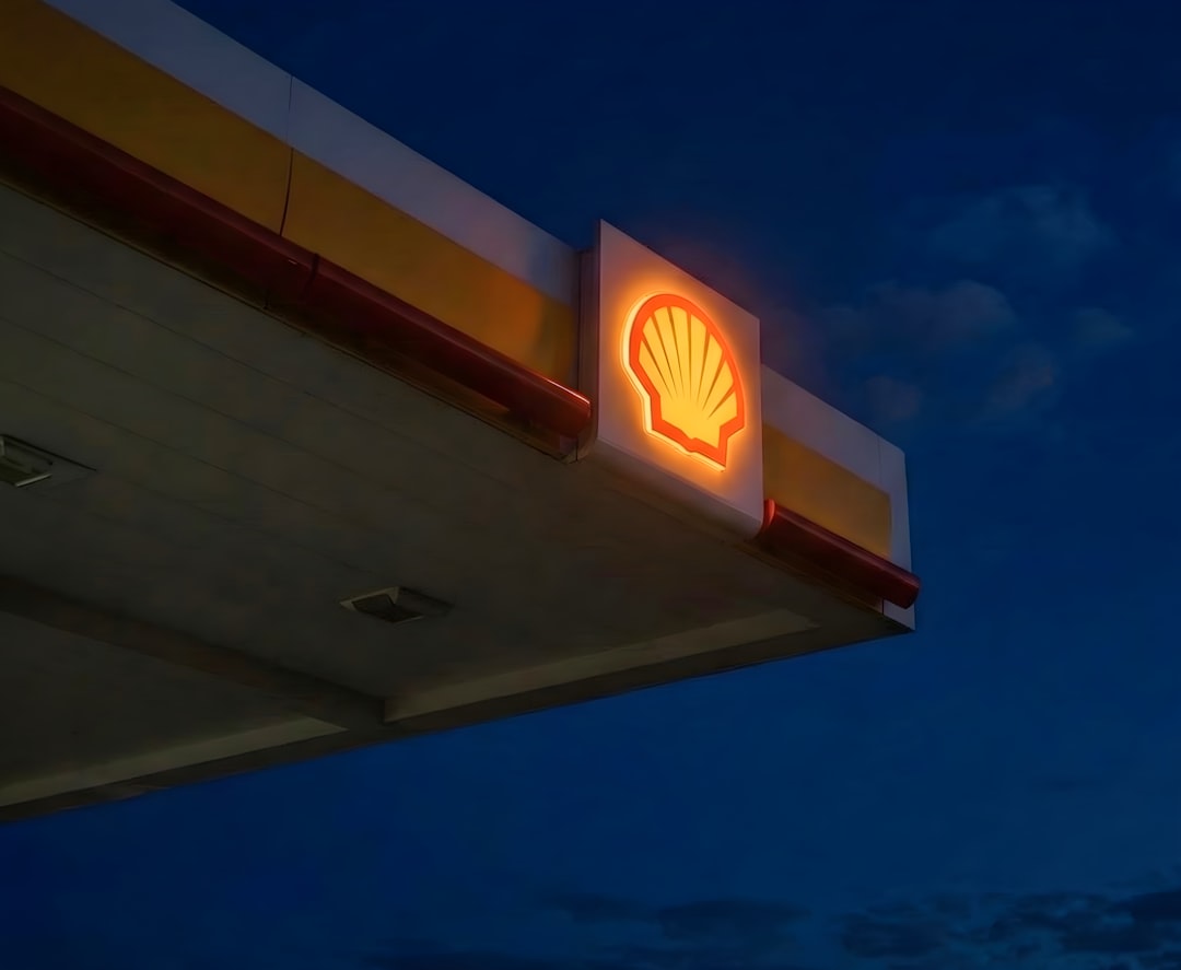 Investor Snapshot: Oil, Gas, and Portfolios in the Crosswinds