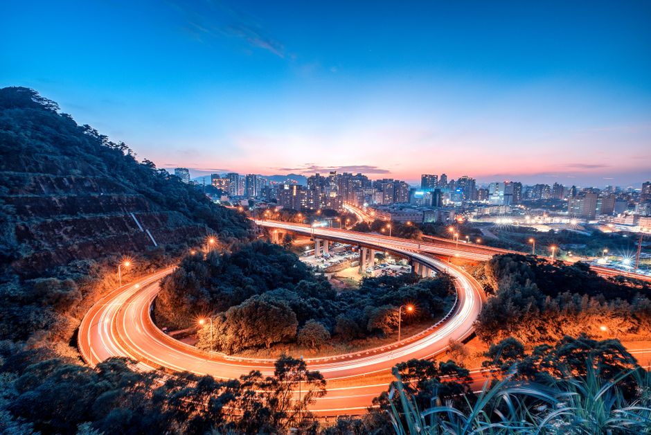 How to Value This Critical Infrastructure Stock in Your Portfolio