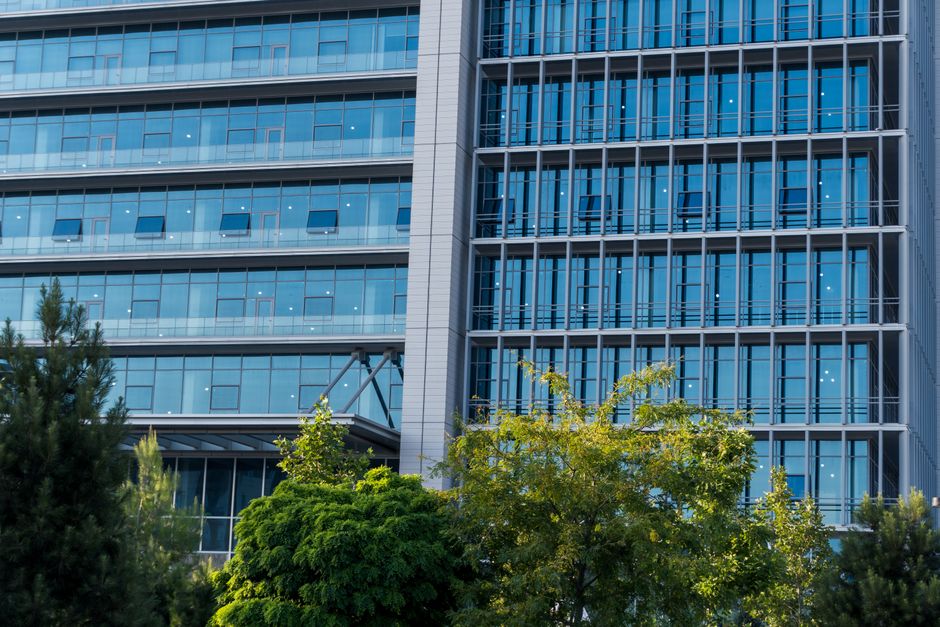 Data-Center Expansion and Energy Strategy: The Practical Edge
