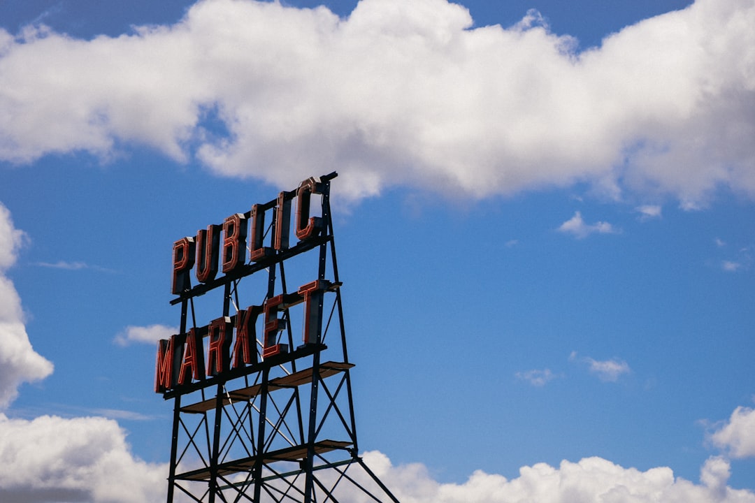 How Regular Investors Can Apply Buffett Style Without Copying Picks