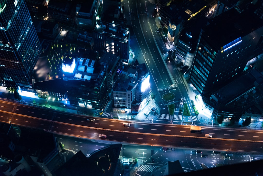 Real-World Scenarios: How Investors Use Insider Signals