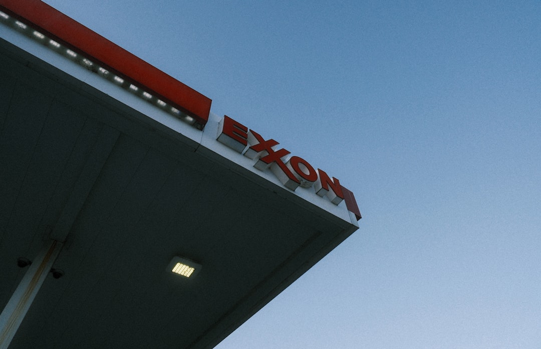 How Exxon Actually Traded in the Crisis Window