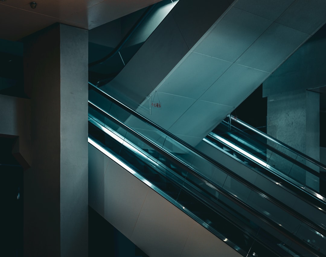 Market context and investor psychology