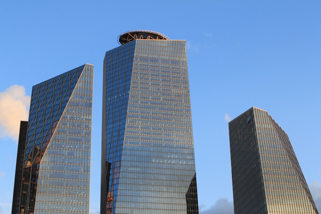 Backtests and real-world signals: what the numbers say