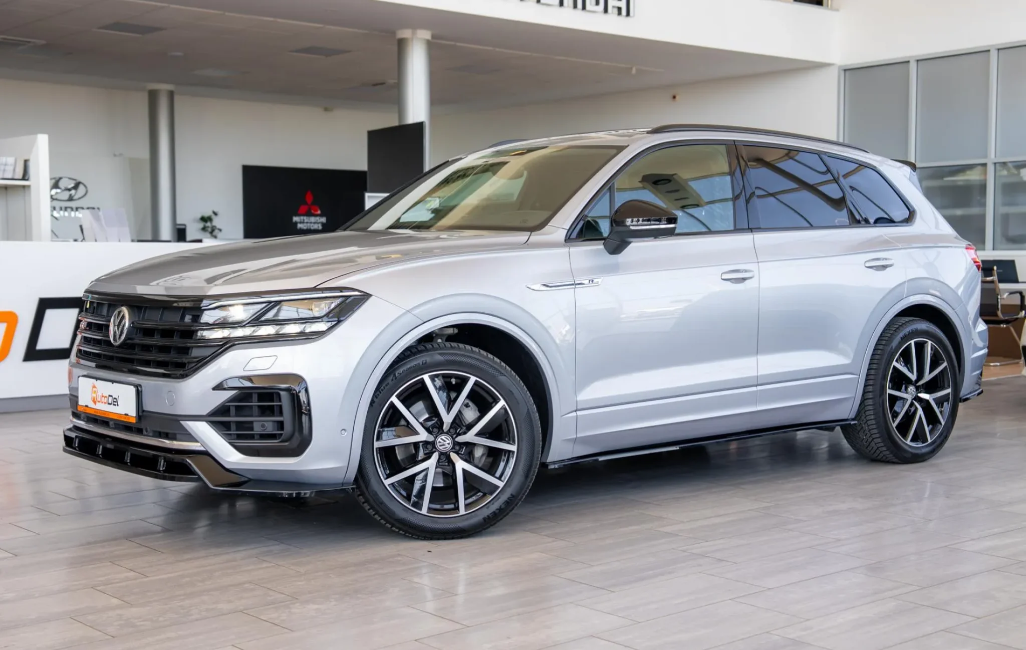 Volkswagen Touareg 3.0 R-Line — poza 3