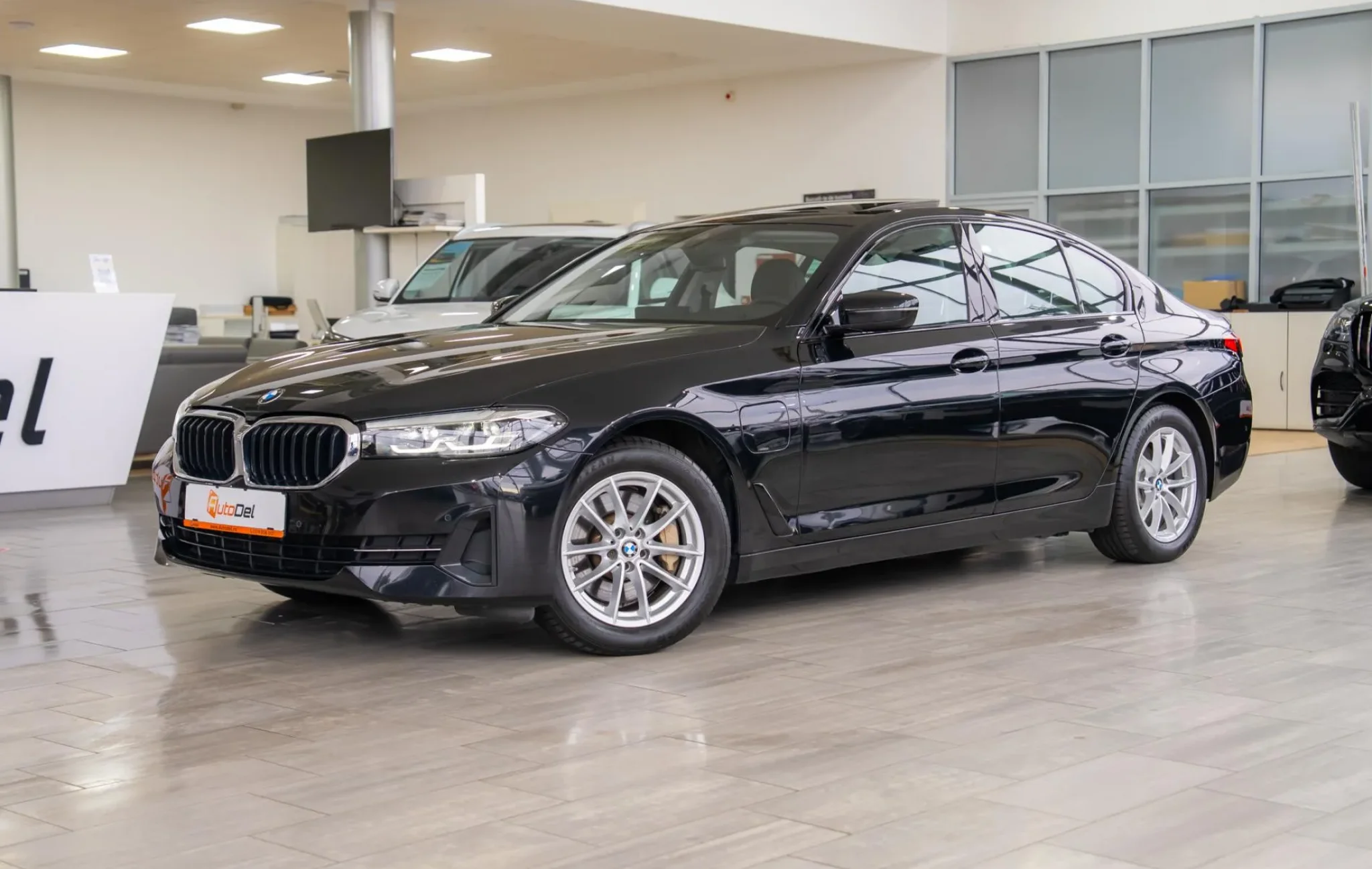 BMW Seria 5 530e Automatik — poza 3