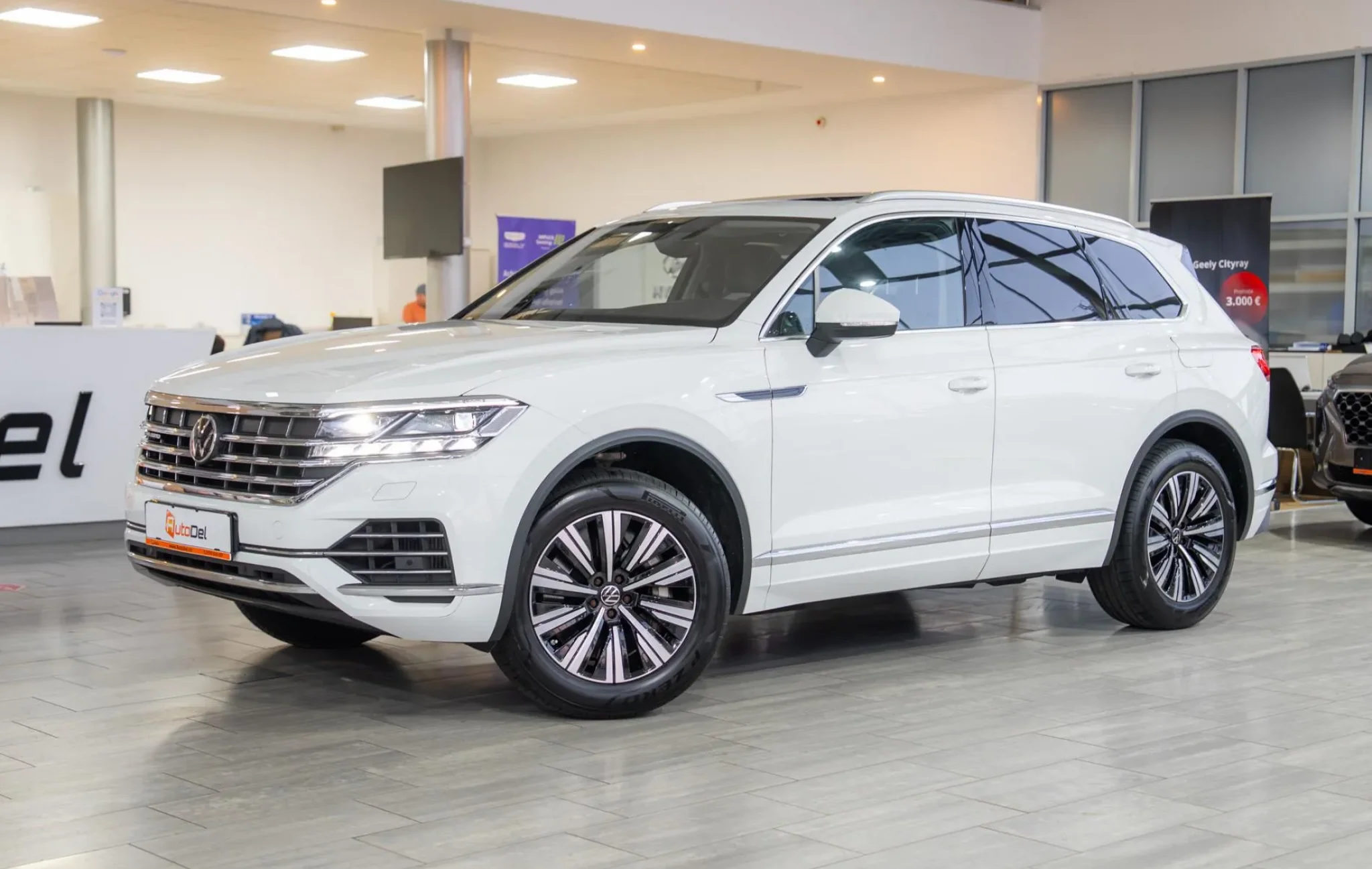 Volkswagen Touareg Elegance 4Motion 3.0 electric/TSI eHybrid — poza 3