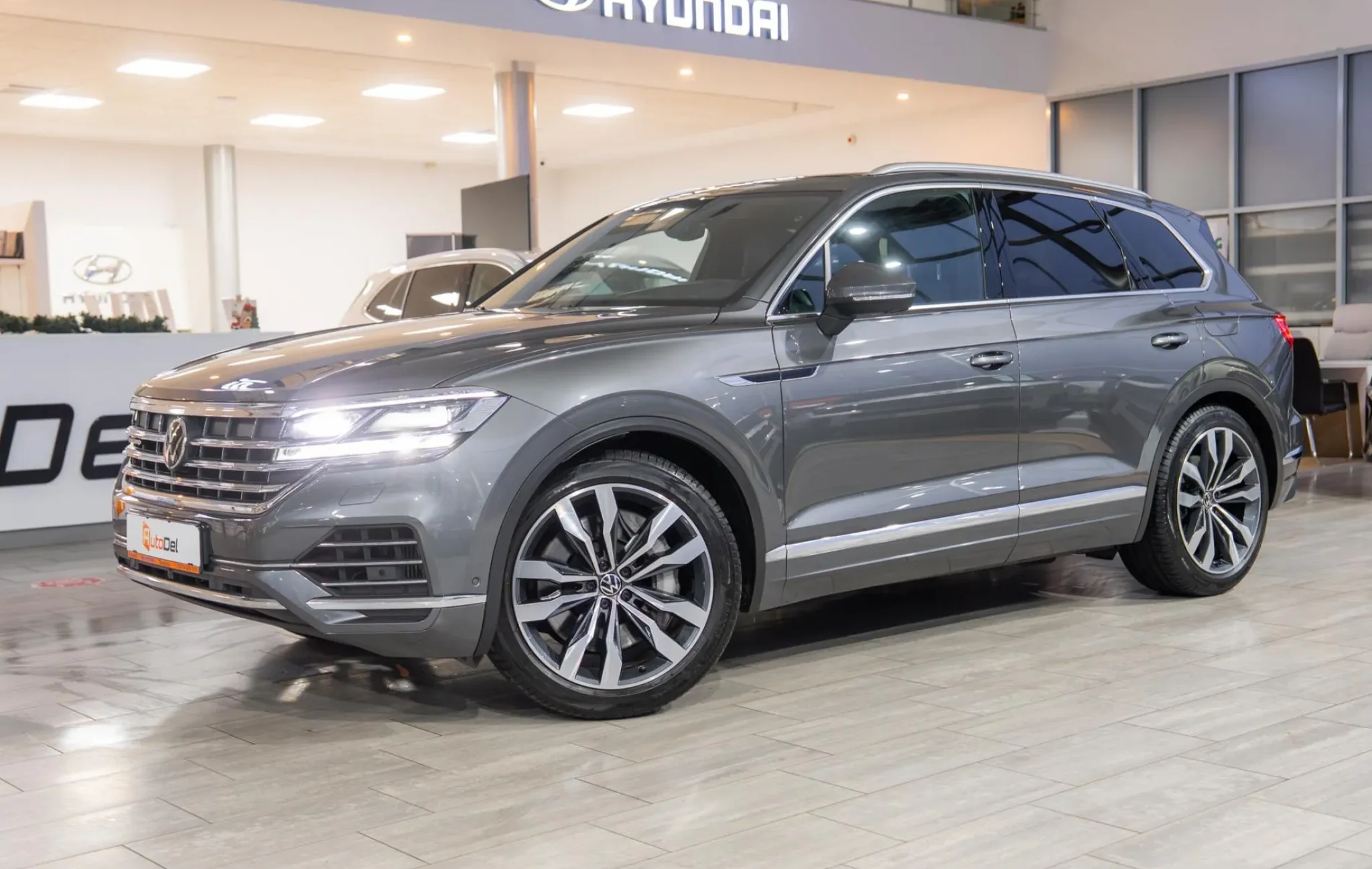 Volkswagen Touareg Elegance 4Motion 3.0 TSI Hybrid — poza 3