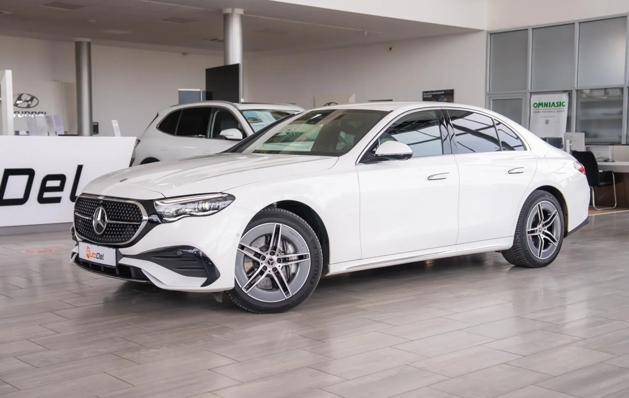 Mercedes-Benz E-Class E300 DE 4MATIC AMG LINE — poza 3