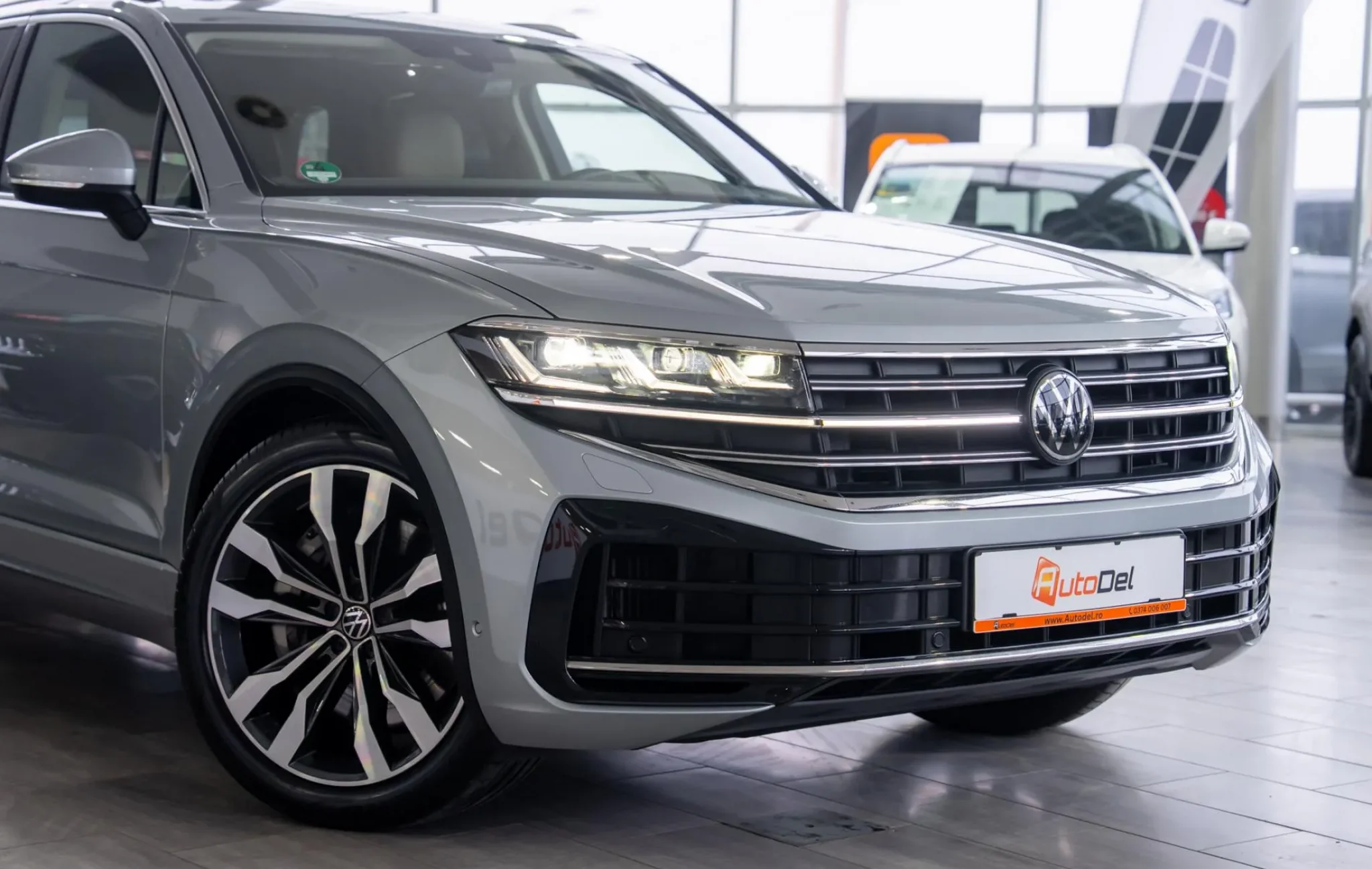 Volkswagen Touareg Elegance 4Motion 3.0 electric/TSI eHybrid — poza 2