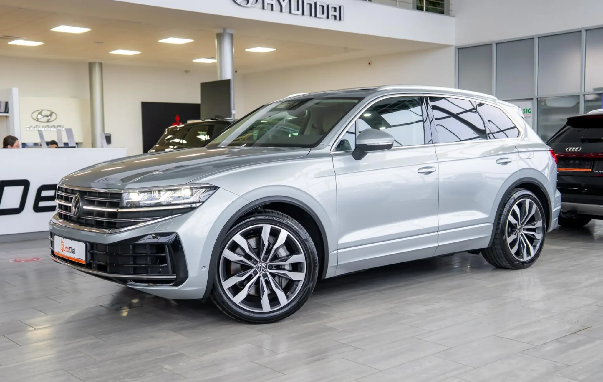Volkswagen Touareg Elegance 4Motion 3.0 electric/TSI eHybrid — poza 3