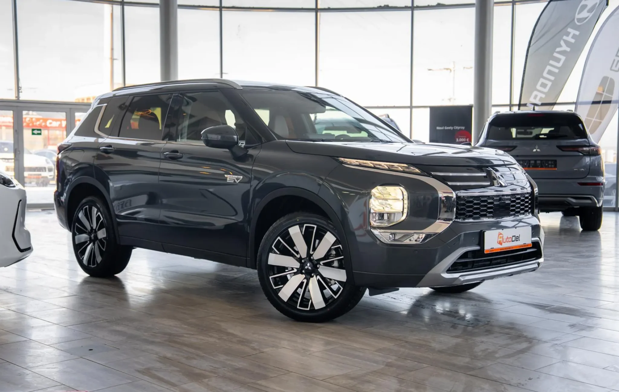 Mitsubishi Outlander PHEV 2.4L 4WD AT Instyle Ultimate — poza 2