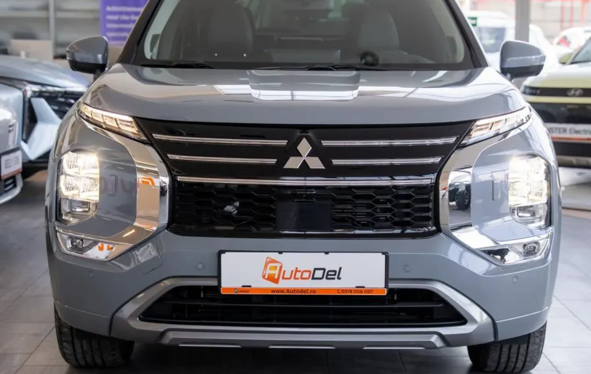 Mitsubishi Outlander Outlander PHEV 2.4L 4WD AT Instyle — poza 3