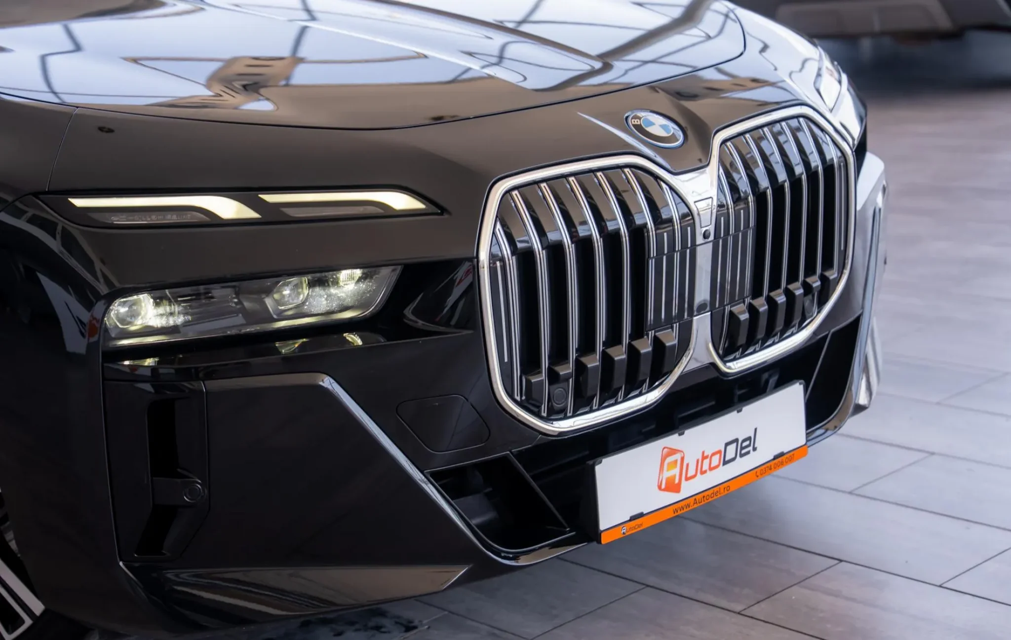 BMW 520 i Touring M-Sport HK HiFi LED AHK Iconic Glow — poza 2