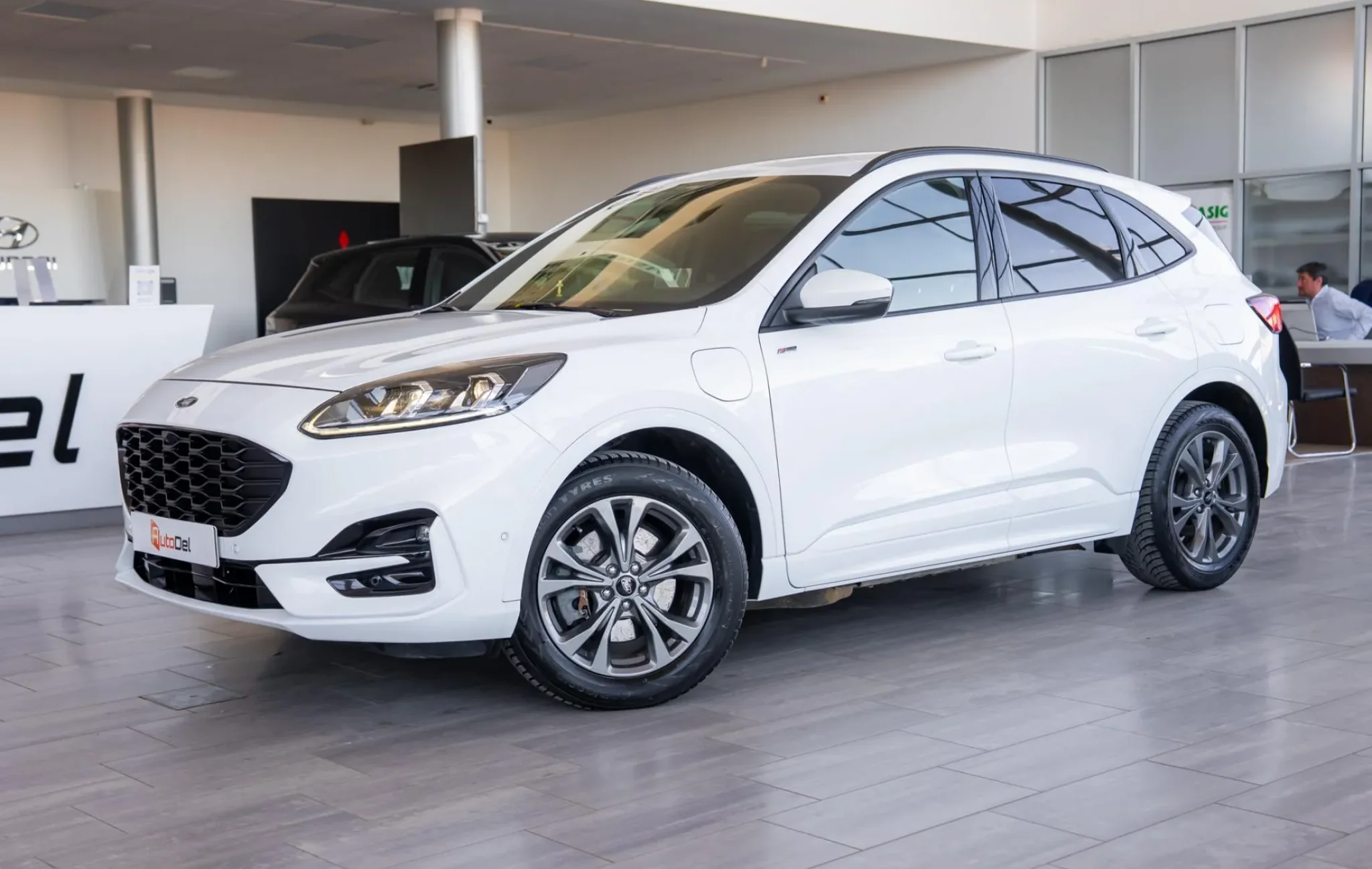 Ford Kuga 2.5L PHEV ST Line X — poza 3