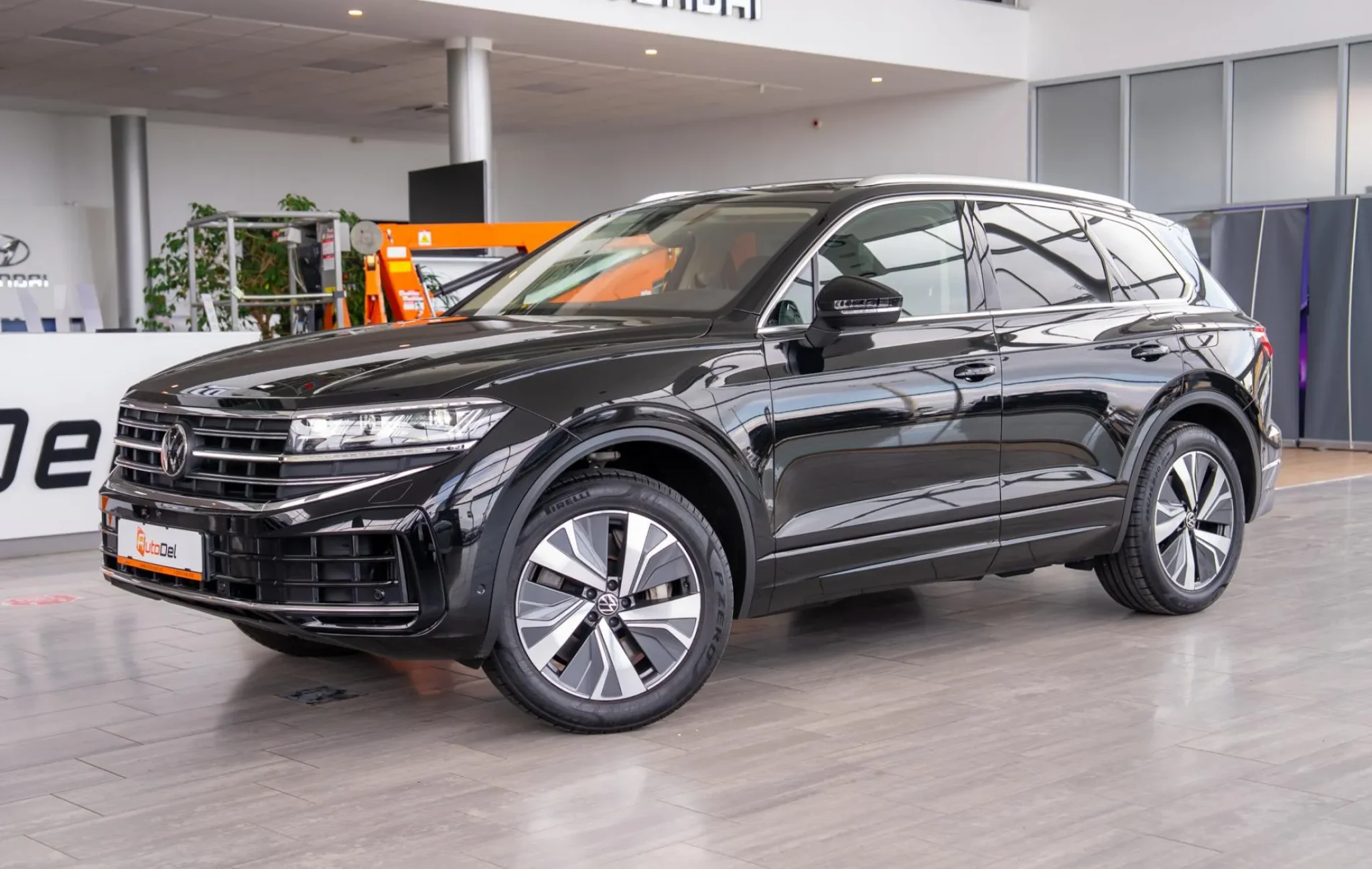 Volkswagen Touareg Elegance 4Motion 3.0 electric/TSI eHybrid — poza 3