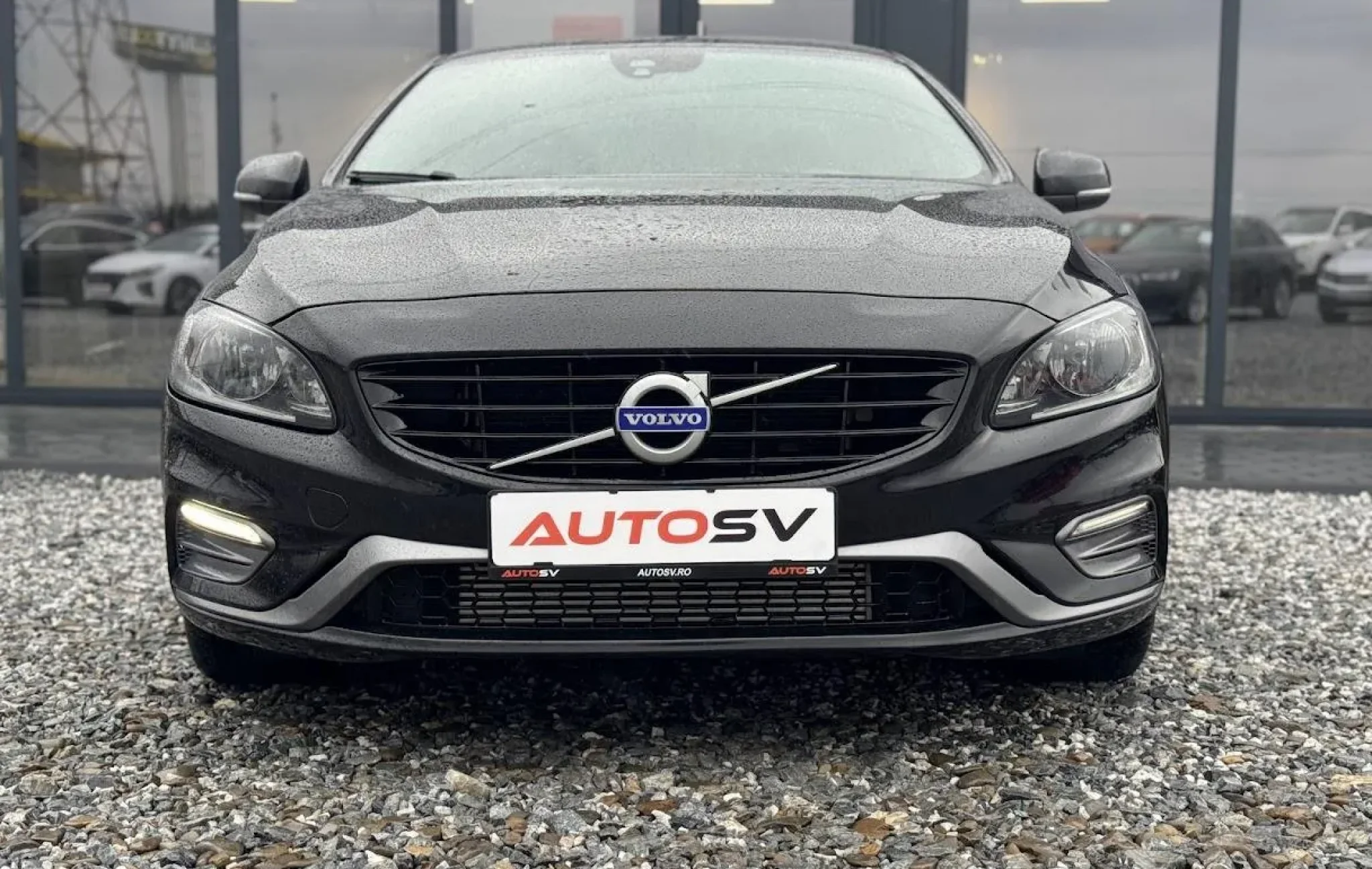 Volvo S60 2.0 D5 Automat "R-Design" — poza 2