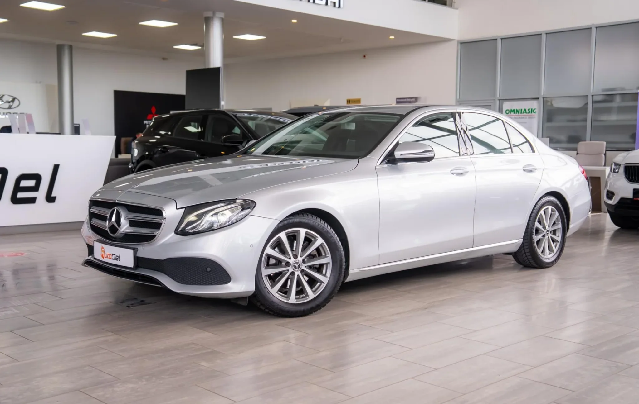 Mercedes-Benz E-Class E 220 D — poza 3