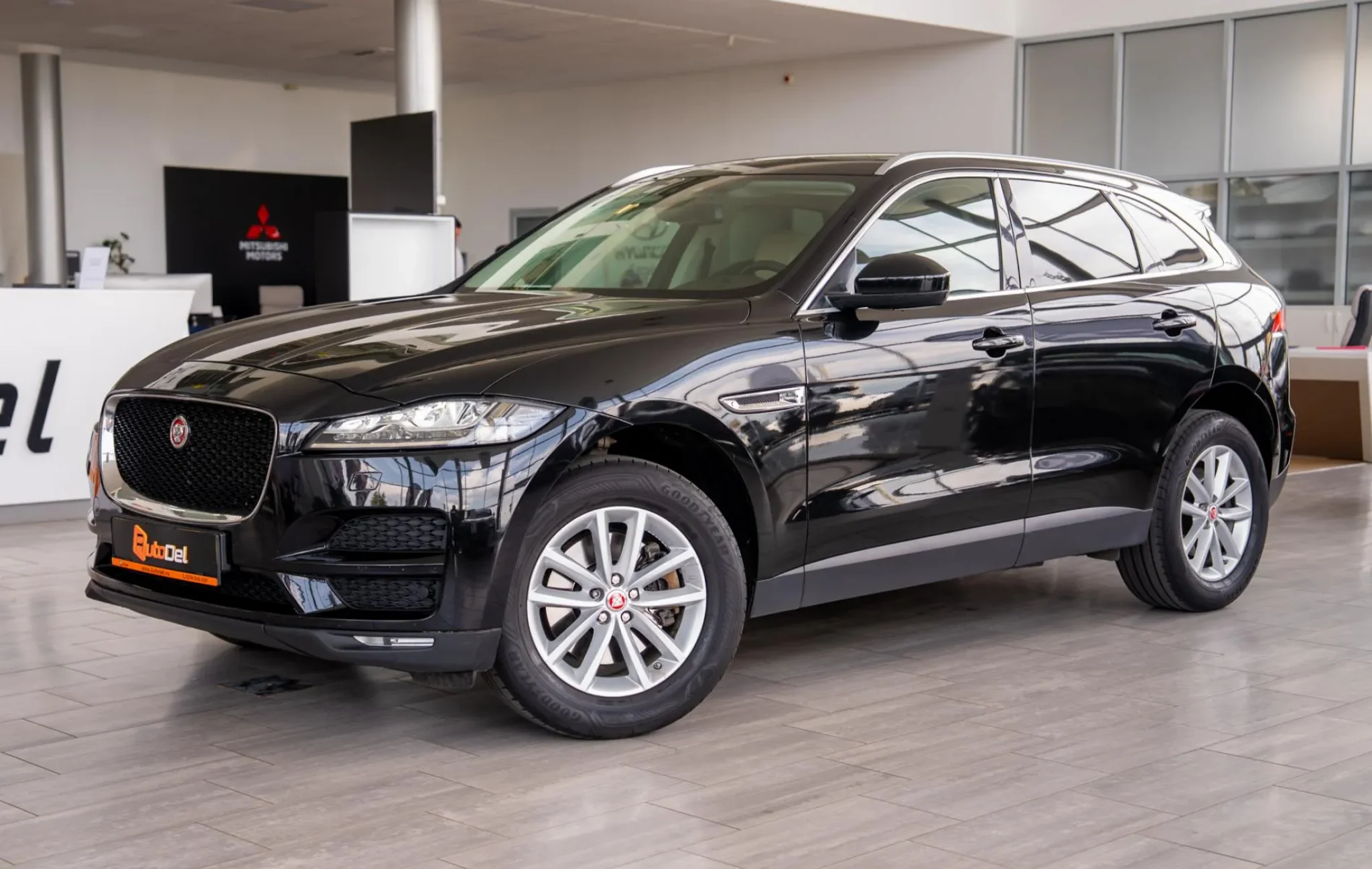 Jaguar E-Pace R-Dynamic HSE AWD D200 Mild-Hybrid EU6d W — poza 3