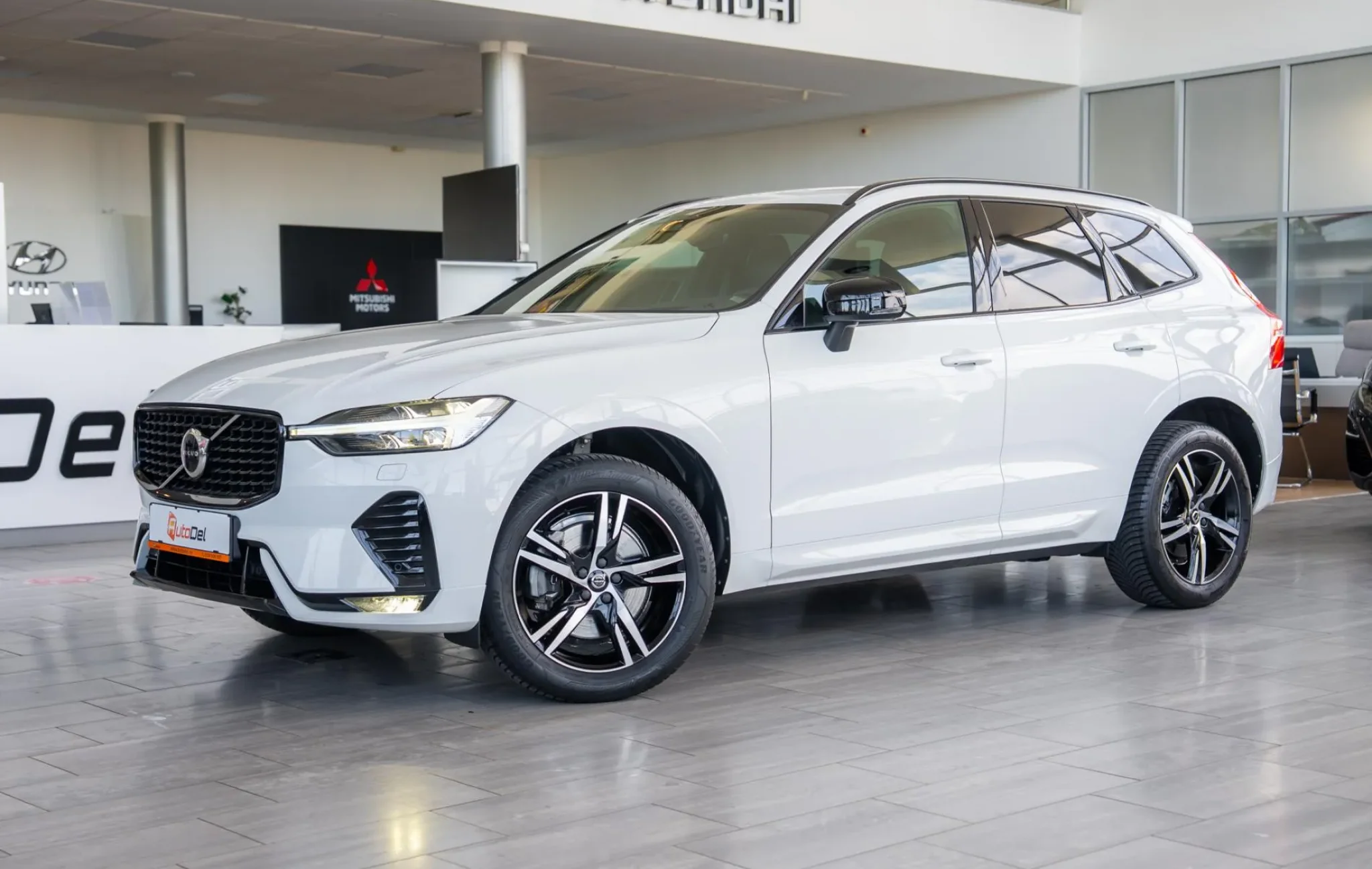 Volvo Xc 60 B4 AWD Geartronic "R Design" — poza 3