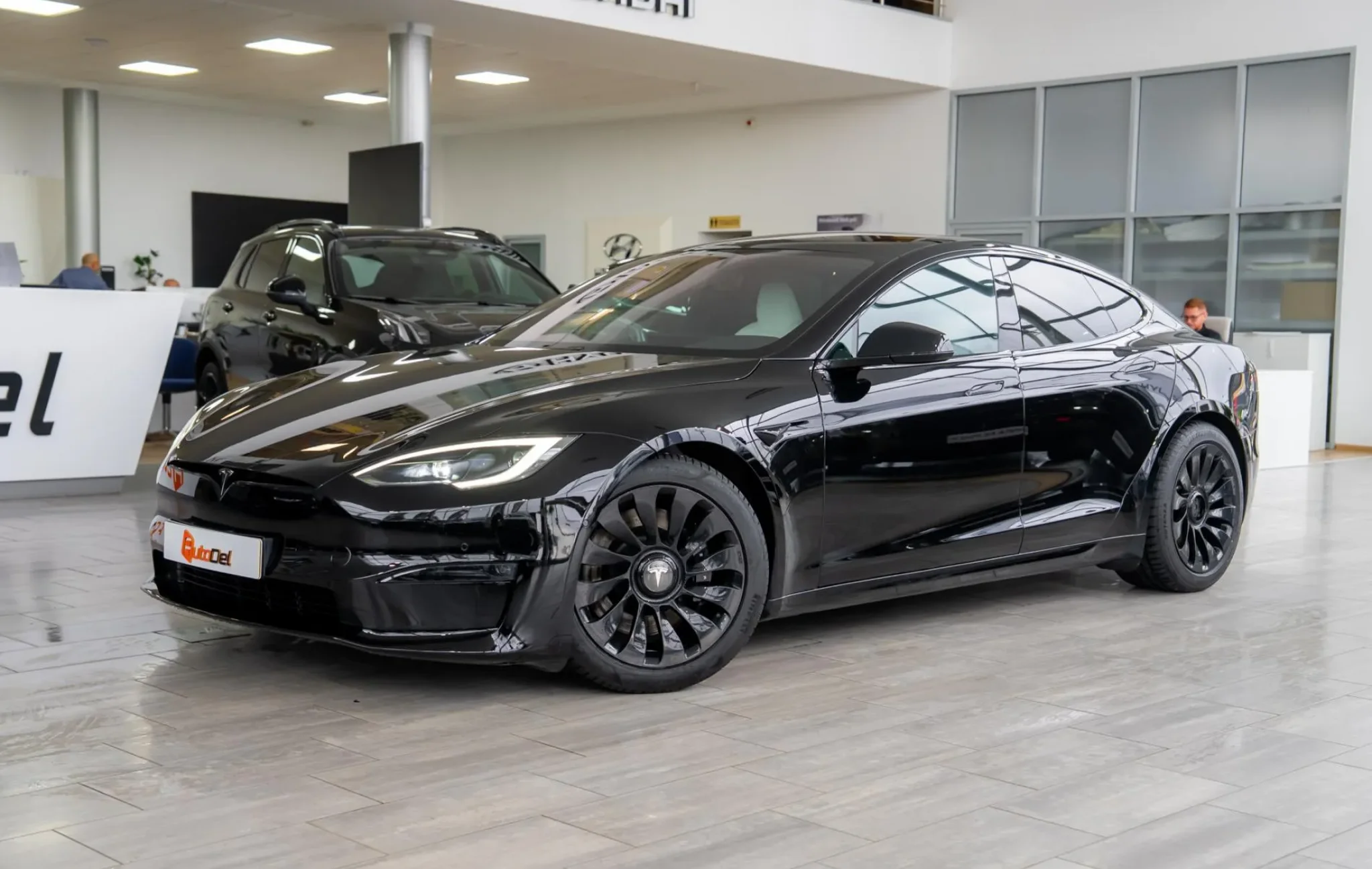Tesla Model S PLAID — poza 3