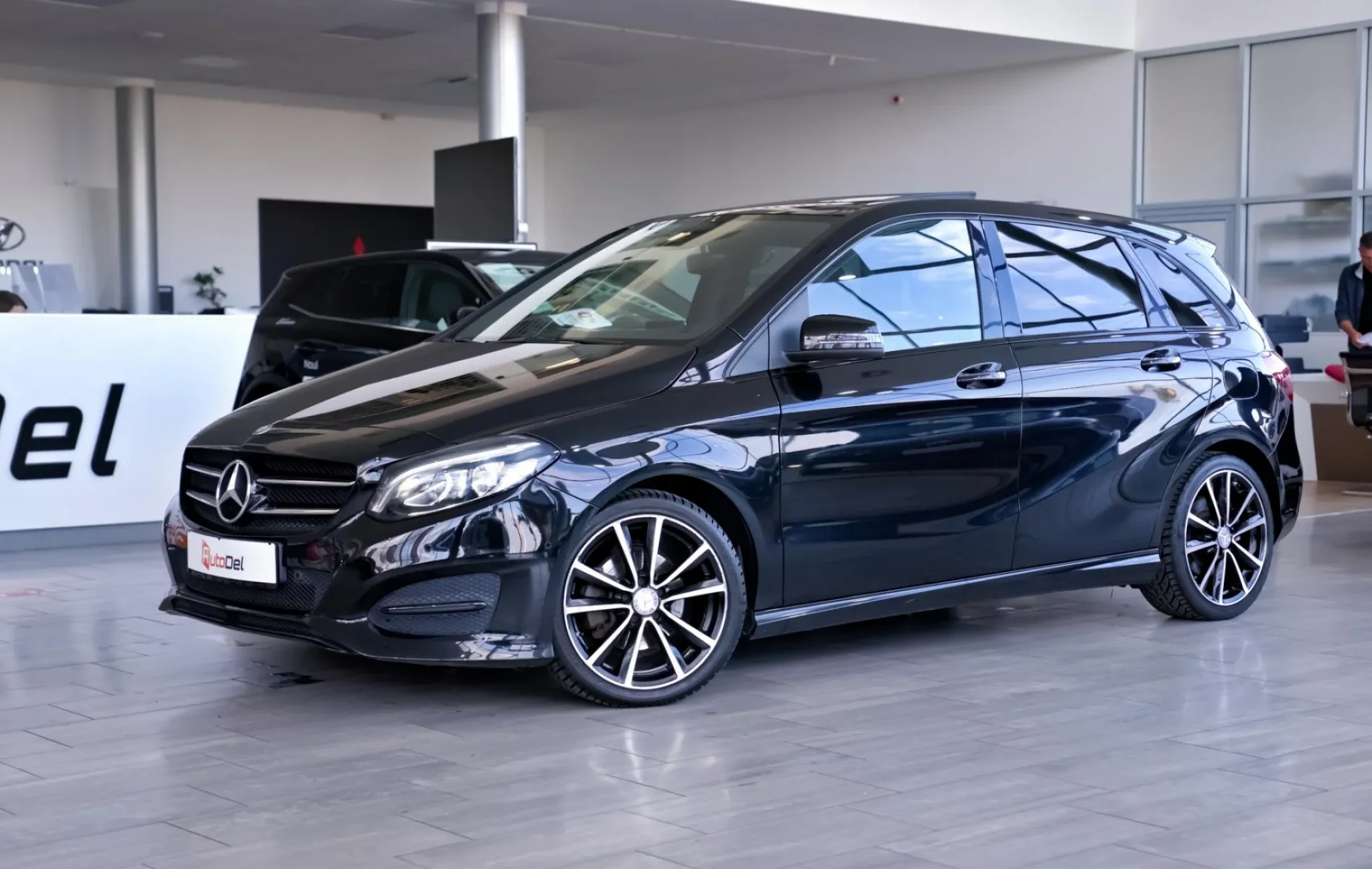 Mercedes-Benz B-Class b200d 4MATIC — poza 3