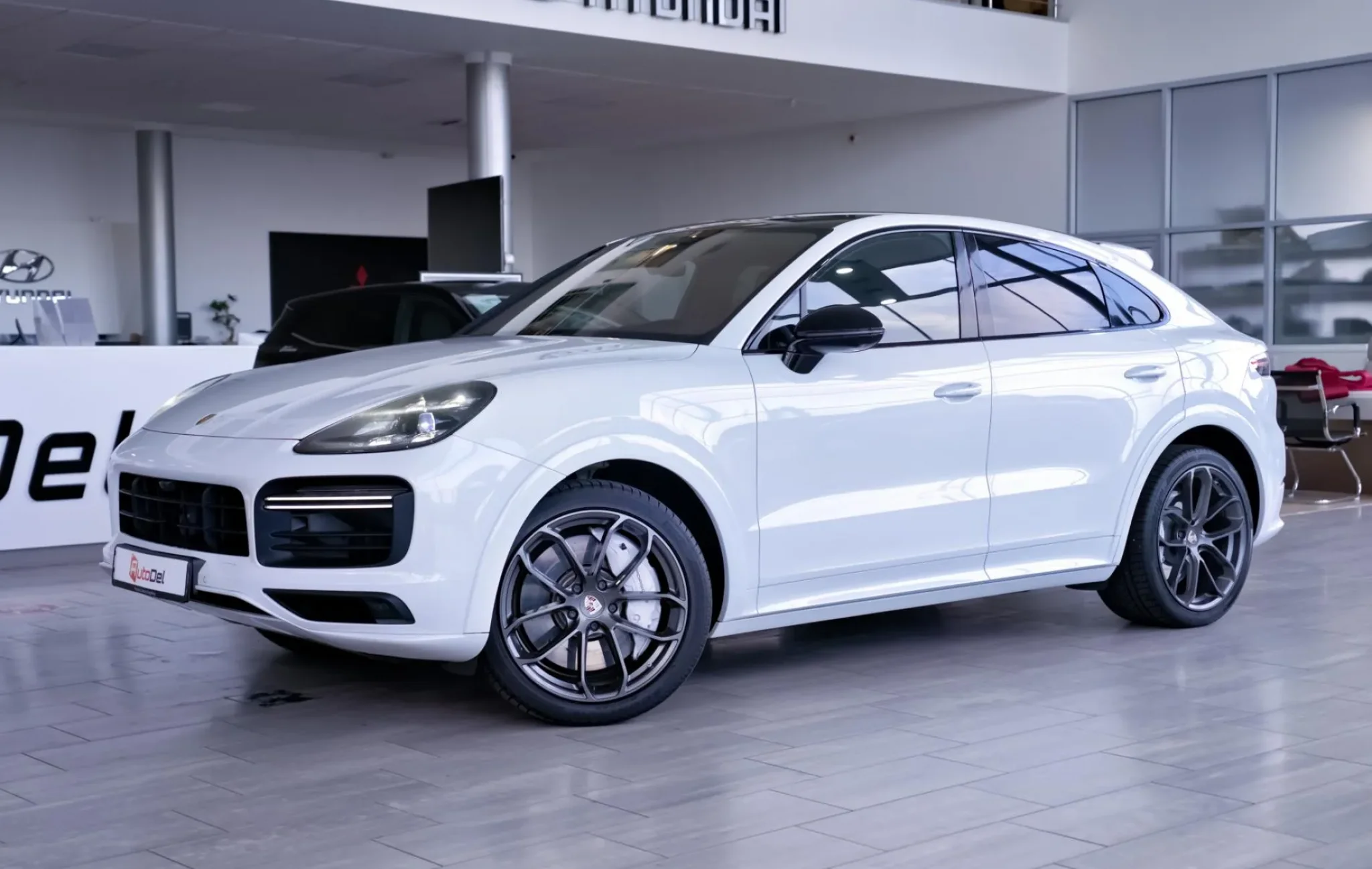 Porsche Cayenne Coupe Turbo — poza 3