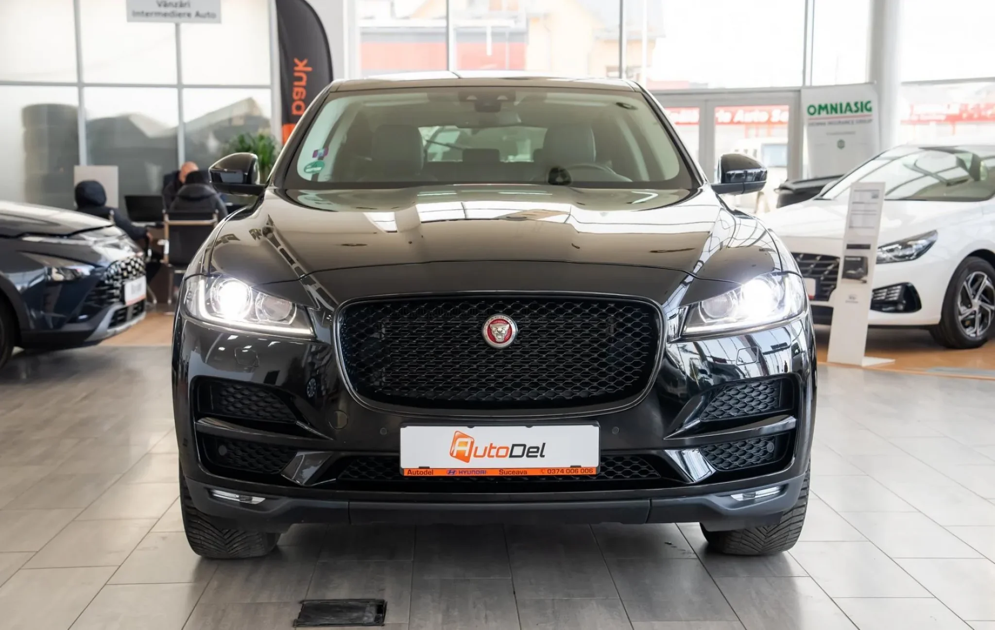 Jaguar F-Pace D180 AWD Quickshift "Portofolio" — poza 2