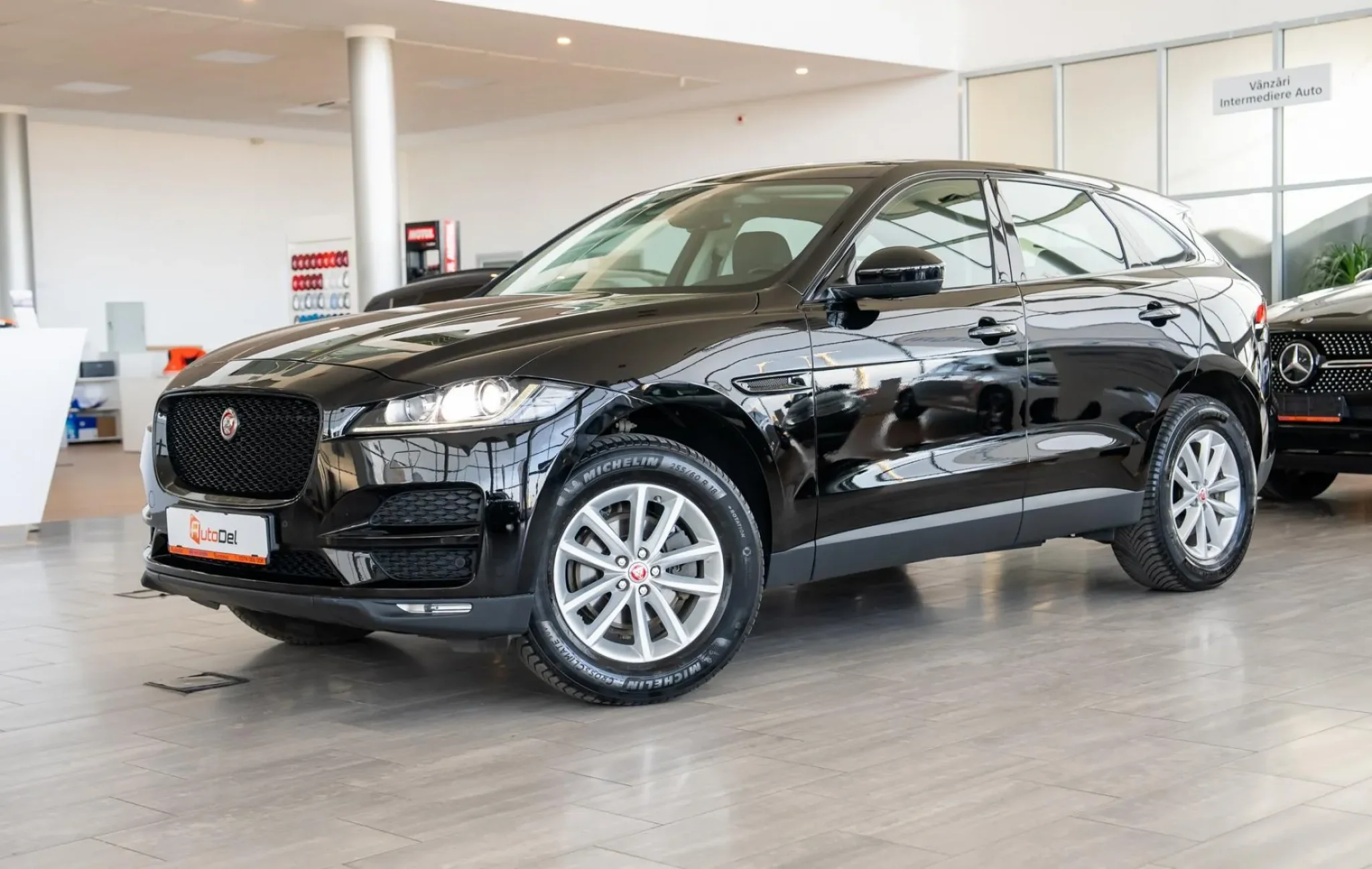 Jaguar F-Pace D180 AWD Quickshift "Portofolio" — poza 3