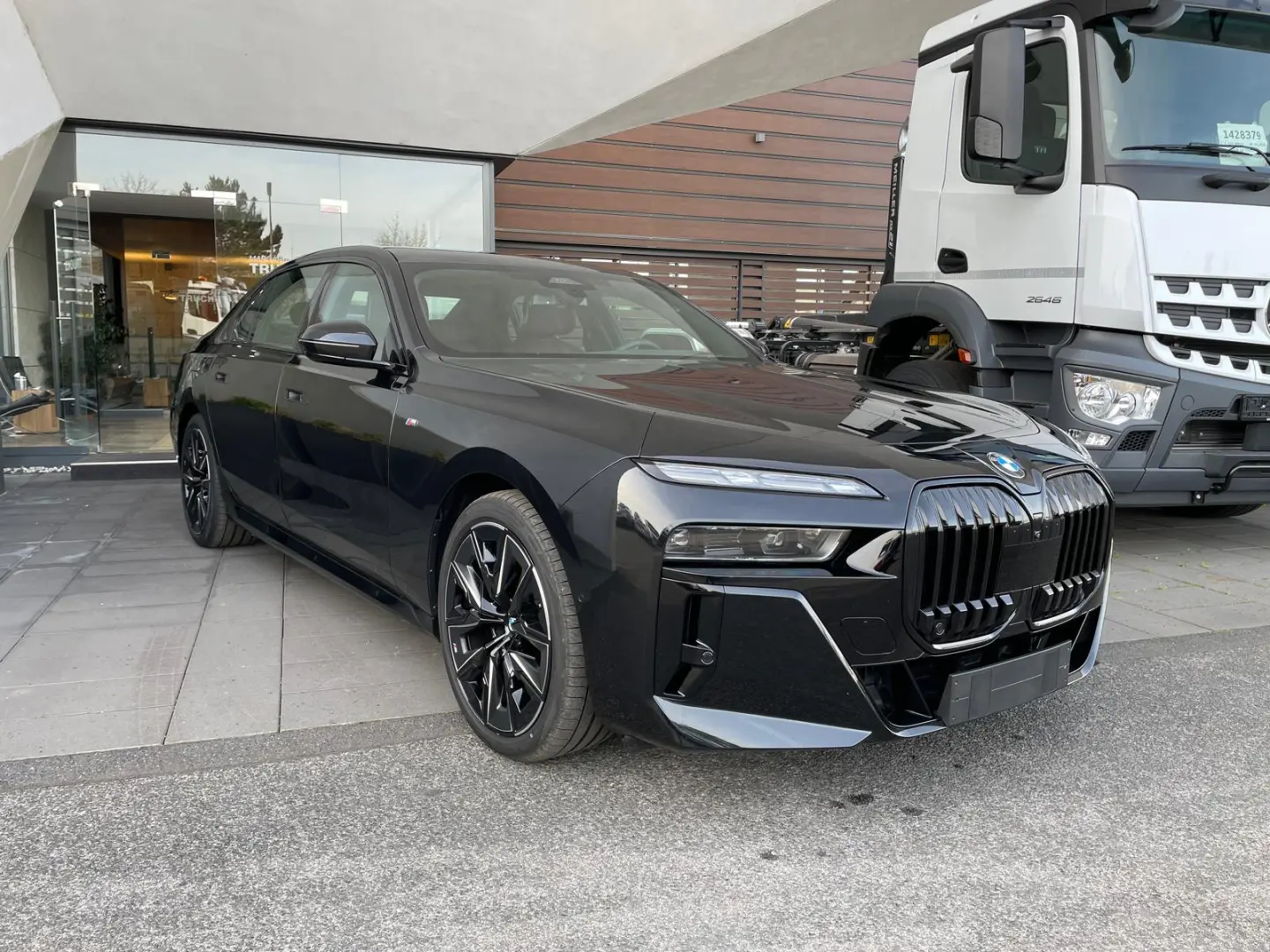 BMW 740d xDrive M Packet Pro TV icon Glow