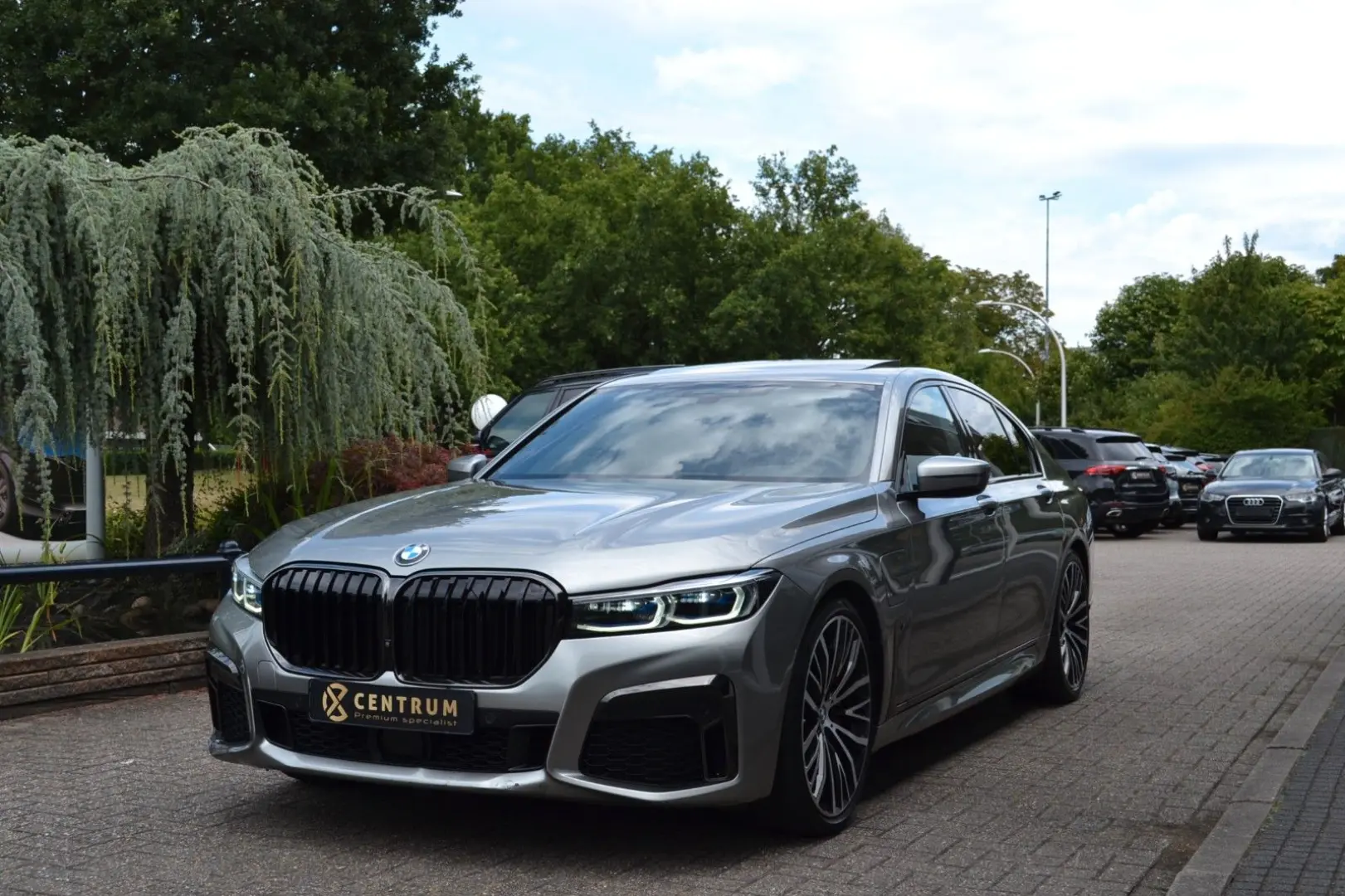 BMW 745