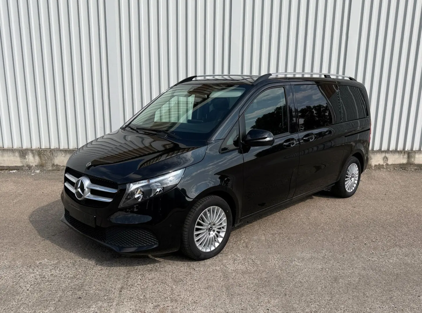 Mercedes-Benz V 220