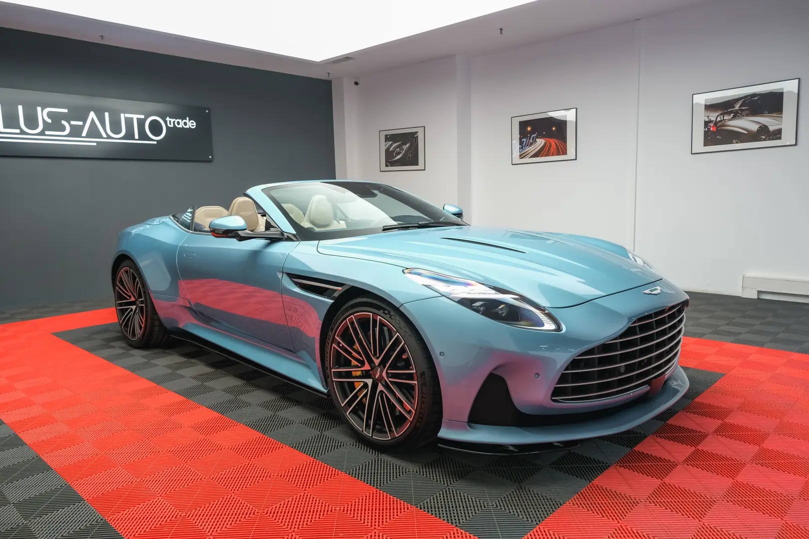 Aston Martin Db12