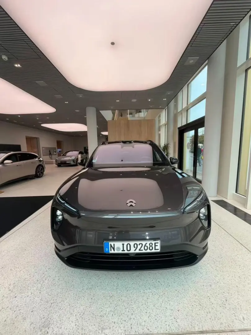 NIO El6
