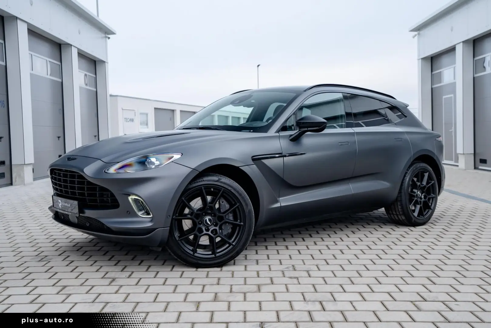 Aston Martin Dbx