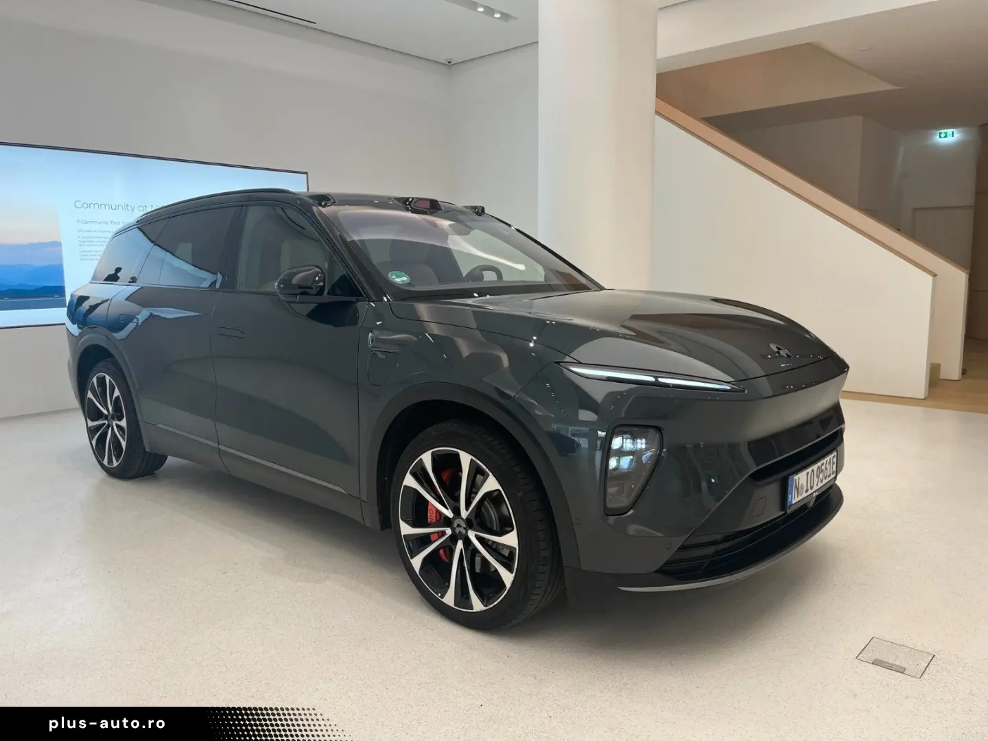 NIO El8