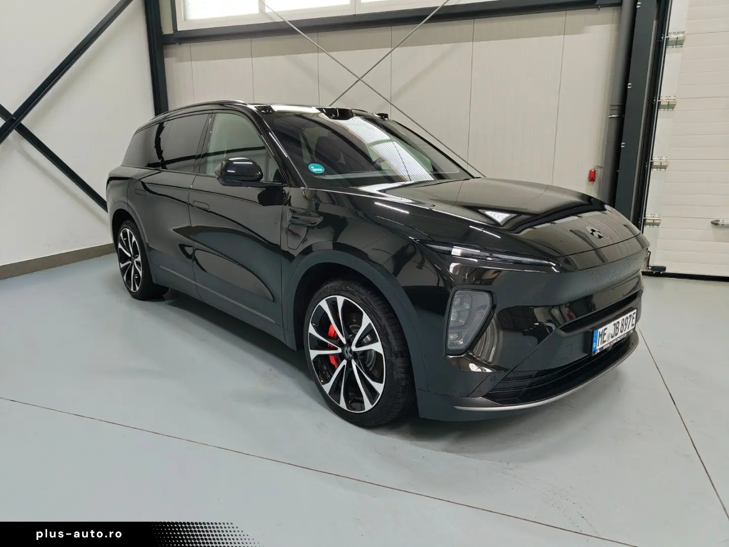 NIO El8
