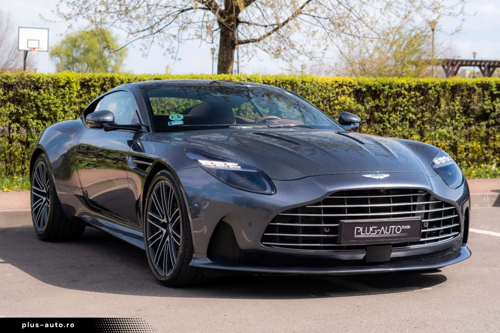 Aston Martin Db12
