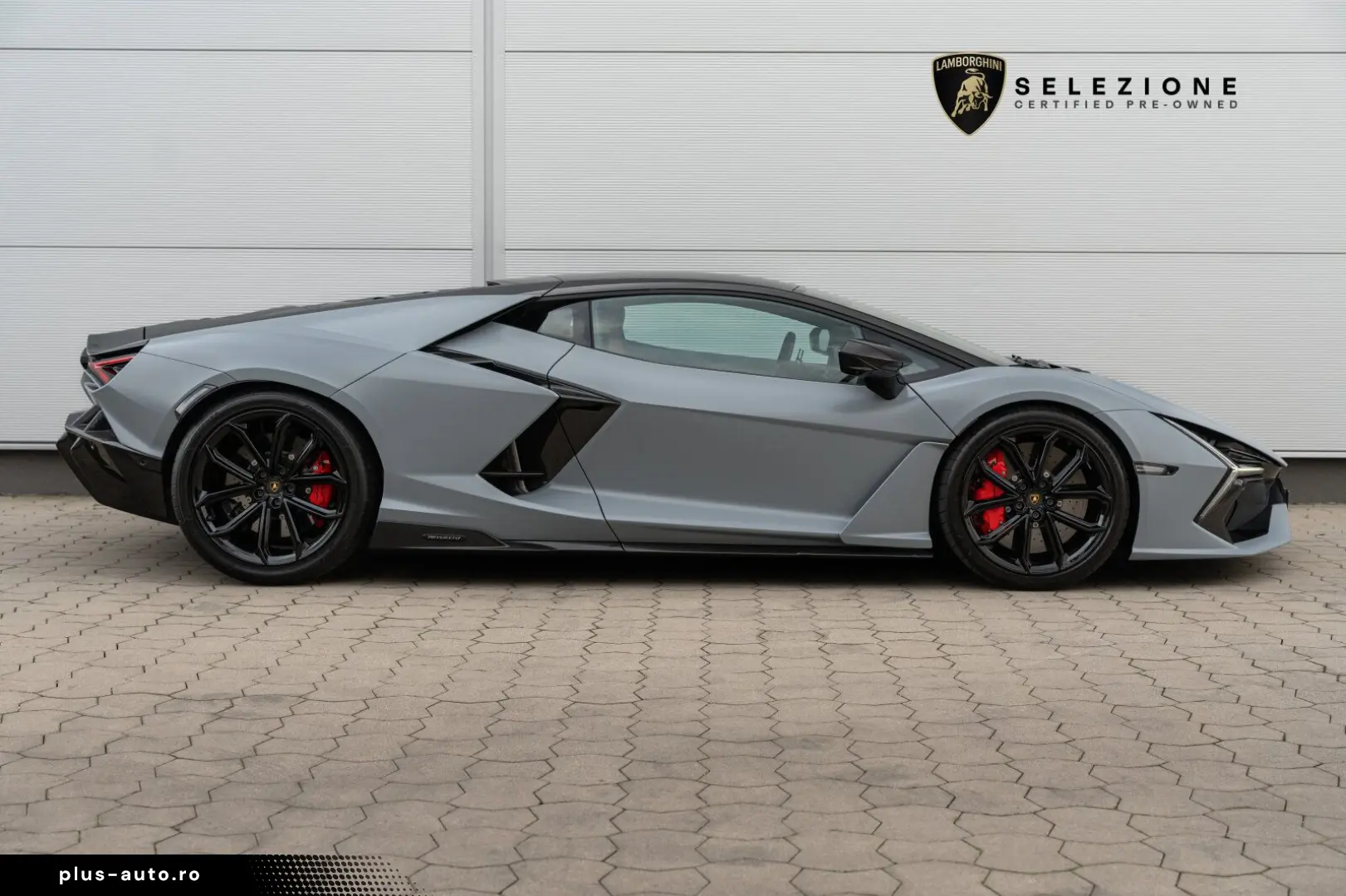 Lamborghini Revuelto