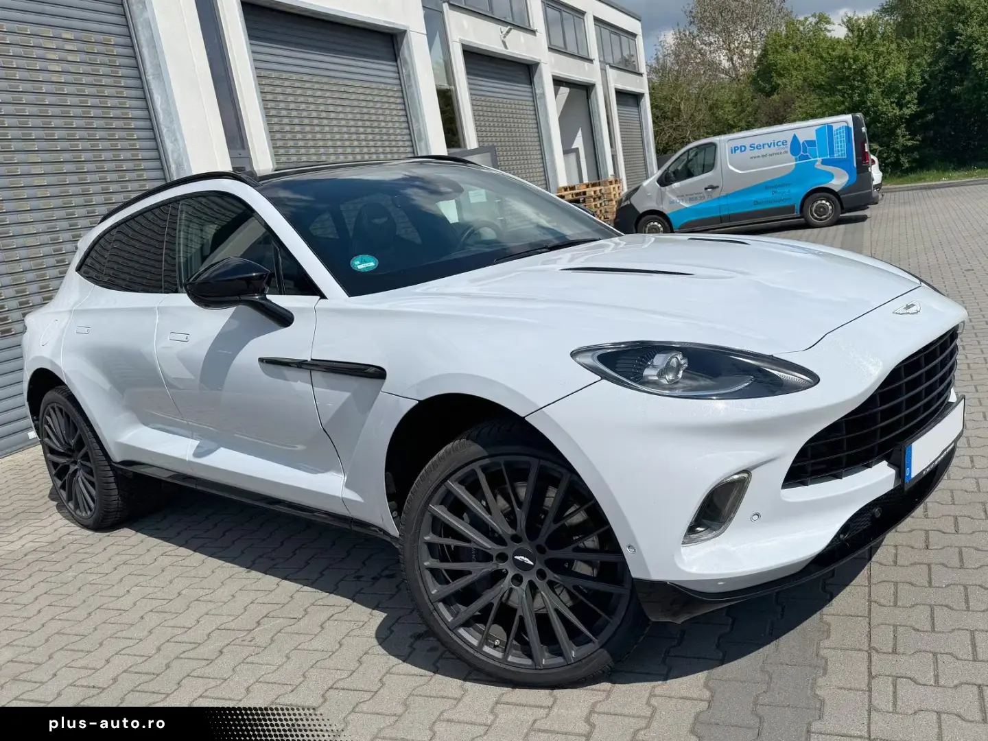 Aston Martin Dbx